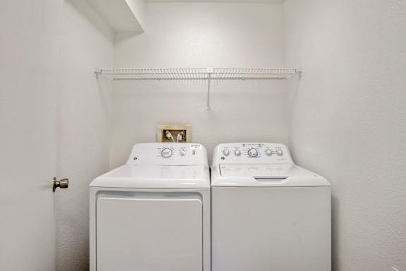 a washer and dryer at Horizon East Apartments in Aurora, CO