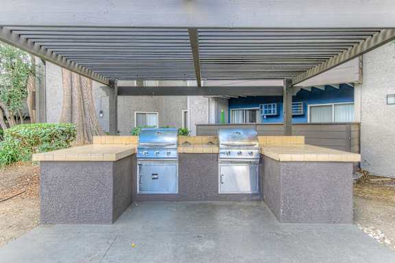 Community BBQ Grills at Chatsworth Pointe Apartments