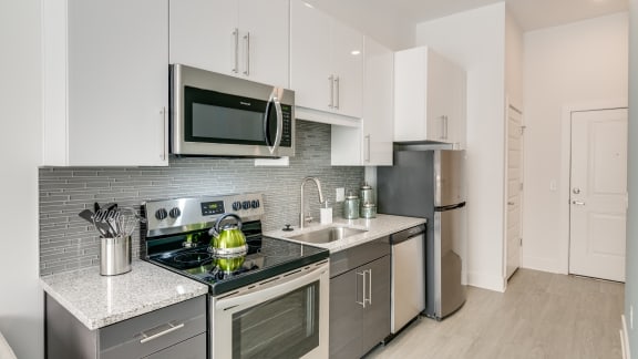 Designer Cabinets at Link Apartments&#xAE; Grant Park, Atlanta
