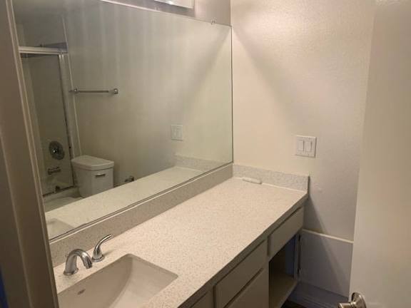 A bathroom with a sink and mirror.