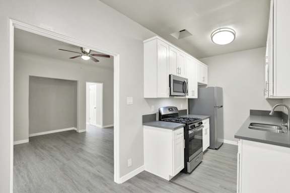 Fully Equipped Kitchen at Barton Apartments, Los Angeles, CA