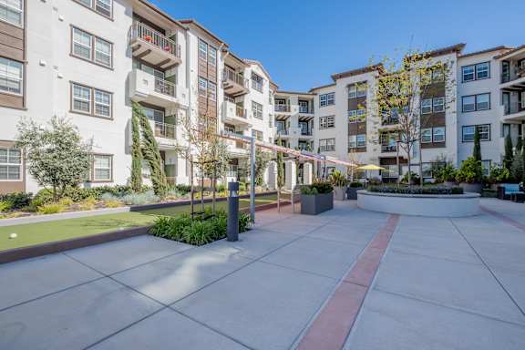 a courtyard at Deer Creek Apartments, San Ramon, CA