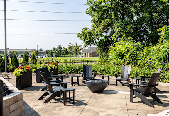Patio with chairs at Hidden Lakes Apartments, Michigan, 48346