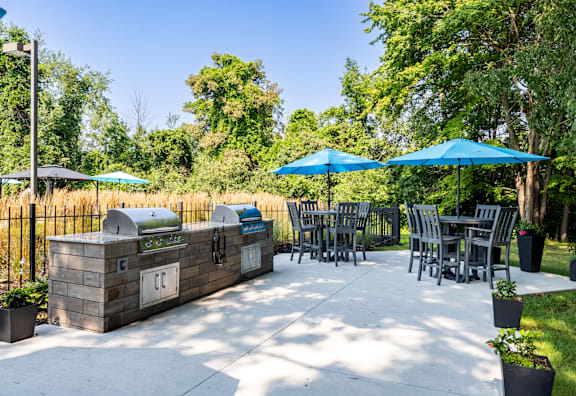 BBQ Area at Hidden Lakes Apartments, Michigan