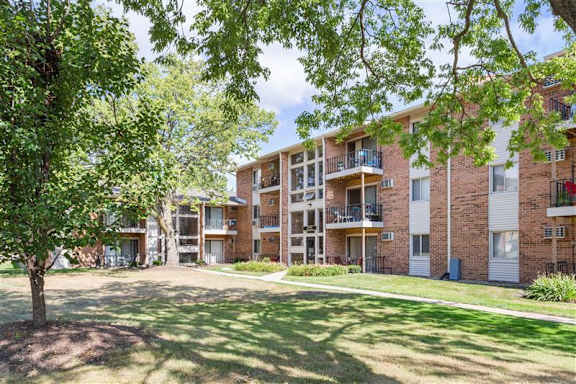Courtyard at fifty9 Grove Apartments, Naperville, Illinois