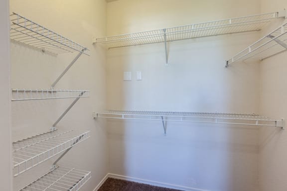 DiscoveryPoint_Photo_Closet