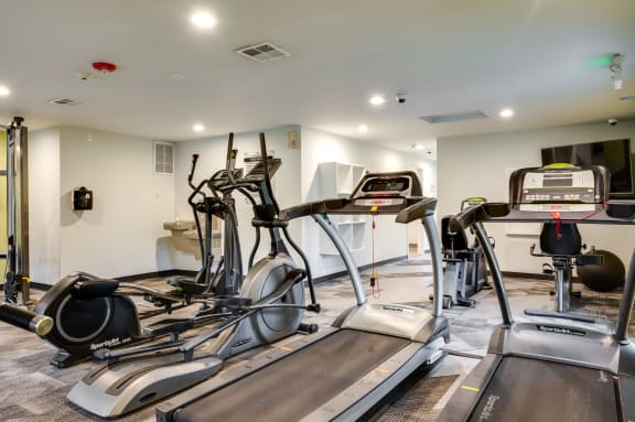 cardio equipment in the gym at the monarch luxury apartments in des moines