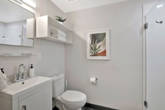 Studio bathroom at The Citizen Birmingham in Downtown Birmingham, AL