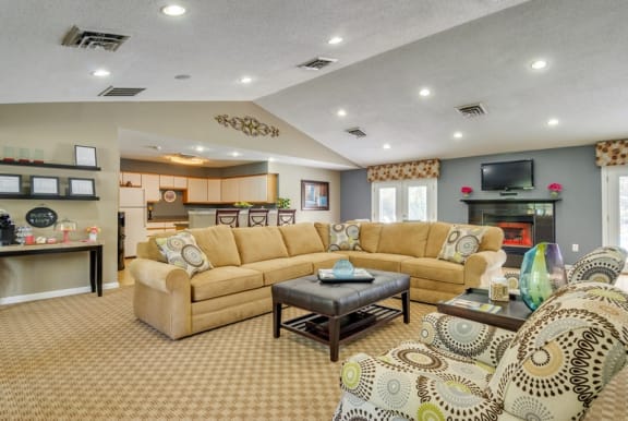 Community Clubhouse With Tv at The Landings at Markhams Grant Apartments, Woodbridge