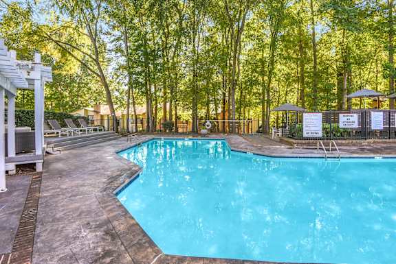 Swimming pool at Madison Southpark Apartment Homes, Charlotte, North Carolina