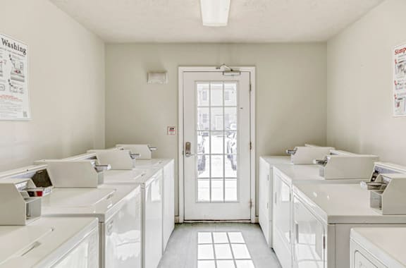 Laundry Area at Patriot Point Apartment Homes, Spring Lake, 28390