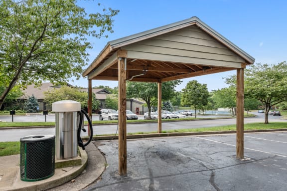 Covered car detailing station with vacuum and trash can