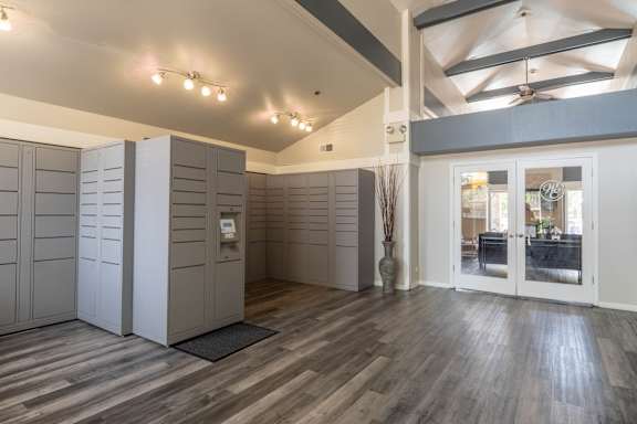 A room with a grey floor and a white ceiling with lights.