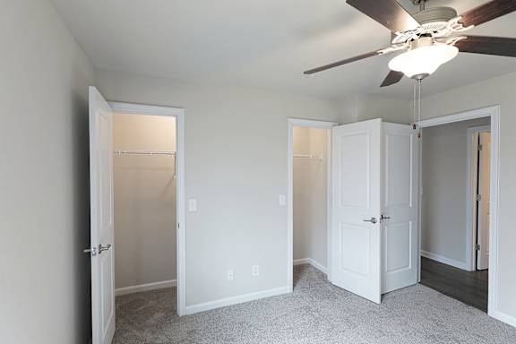 Ceiling light at The Vista Apartments &amp; Townhomes, Warrenville