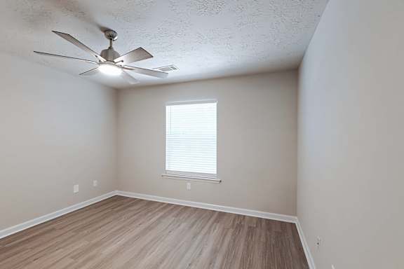 Minimalist stylish room with ceiling fan at Sanctuary Apartments and Townhomes, Augusta, 30909