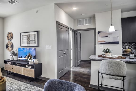 One-Bedroom Apt 11¦Axis Hamilton Luxury Apartments