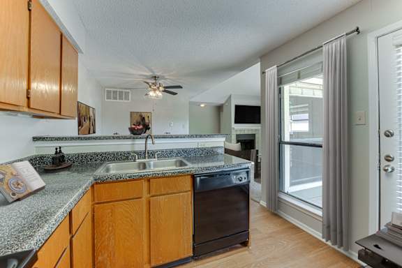 Kitchen with Granite Countertop at Bardin Oaks Apartments, Arlington, 76018