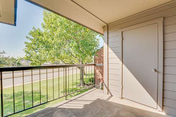 Apartment Patio at Bardin Oaks Apartments, Texas