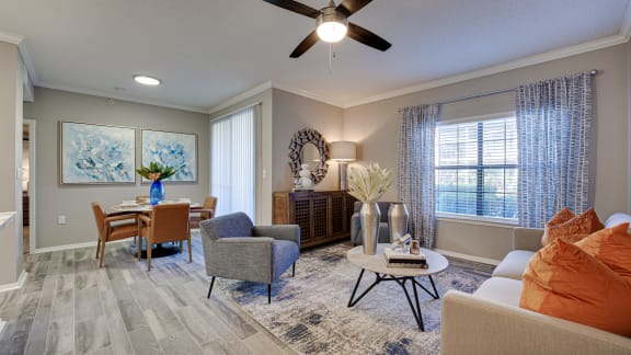 Open concept living and dining area with ceiling fan at Carmel Creekside Apartments, Fort Worth, 76137