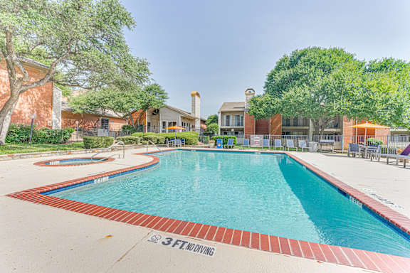 Modern Swimming Pool at Copper Hill Apartments, Texas
