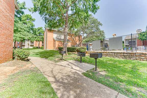 Green Lawn at Copper Hill Apartments, Bedford, TX