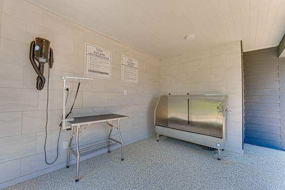 Pet Grooming Station at Indian Creek Apartments, Carrollton, Texas