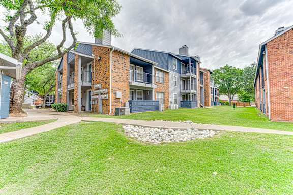 Green Lawn at The Manhattan Apartments, Dallas, TX, 75252