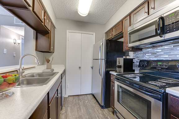 Fully Equipped Kitchen at The Manhattan Apartments, Texas, 75252