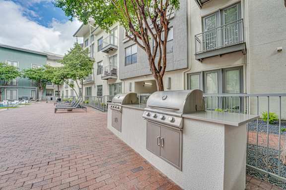 Outdoor Grill Stations at Vue Fitzhugh, Dallas, TX, 75204