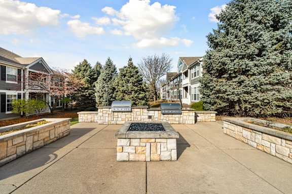A stone monument sits in the middle of a courtyard.