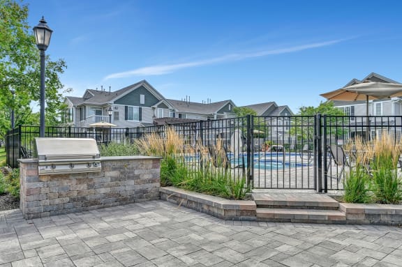 outdoor grilling area at Farmington Lakes