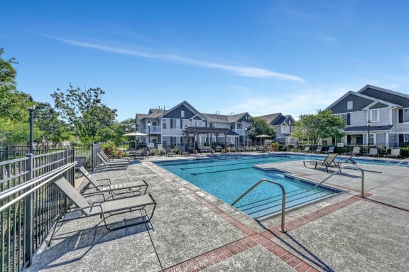 resort-style outdoor swimming pool at Farmington Lakes