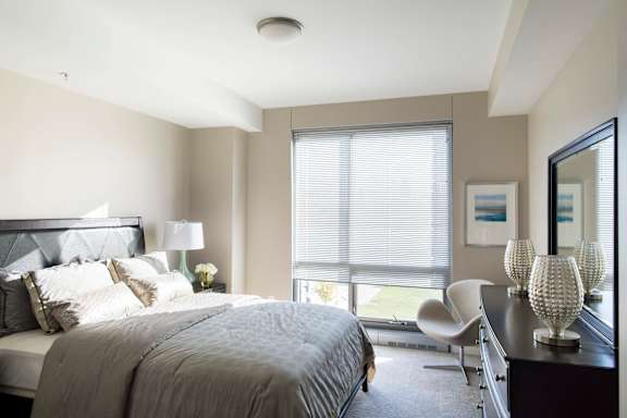 Floor to ceiling windows allow for natural light to light up the bedrooms in Midtown Crossing apartments