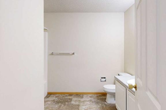 pacious bathroom with tub/shower combo