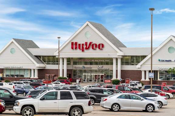 Hyvee grocery store near Williamsburg Park