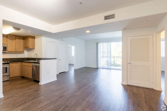 the preserve at ballantyne commons apartment living room and kitchen