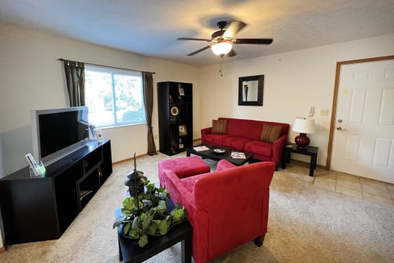 Classic Living Room at Walton Ridge Apartments, Walton, 41094