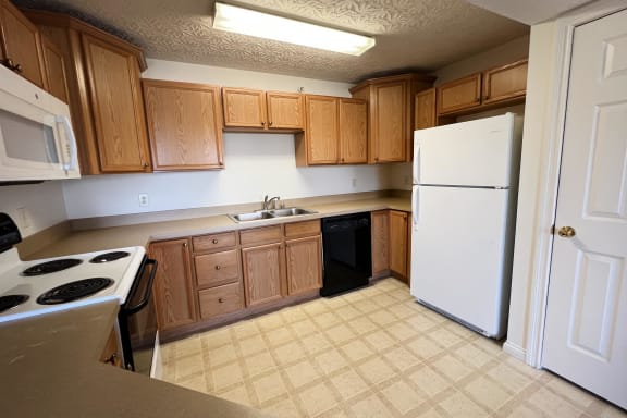 Elegant And Timeless Kitchen at Walton Ridge Apartments, Kentucky