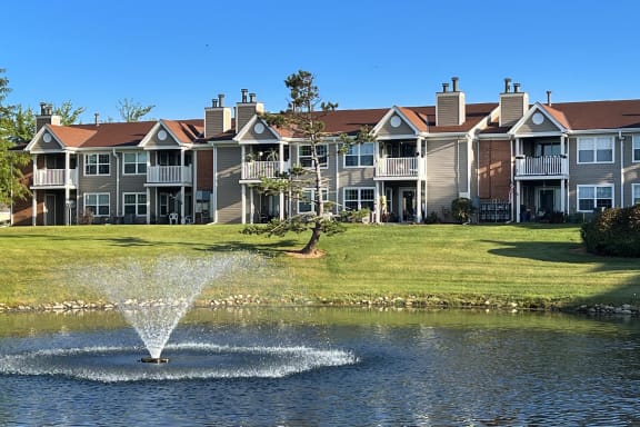 Lake With Fountain at Steeplechase Apartments, Ohio