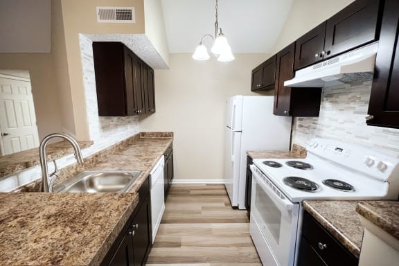 Renovated 2 Bed, 1 Bath at The Vinings Apartments, Cincinnati