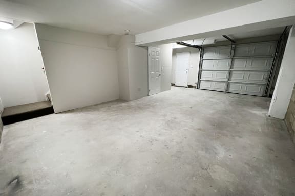 this is a photo of the living room of a 560 square foot, 1 bedroom apartment at