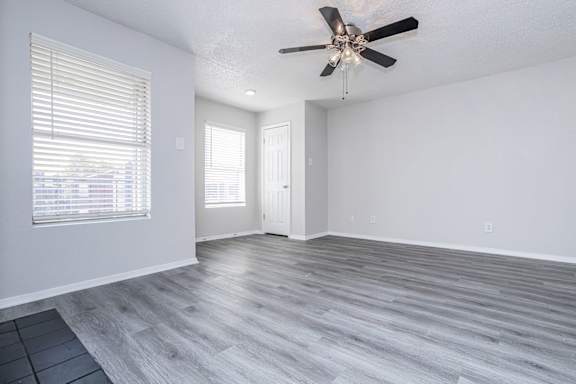 Oak Tree Village 424 Living Room