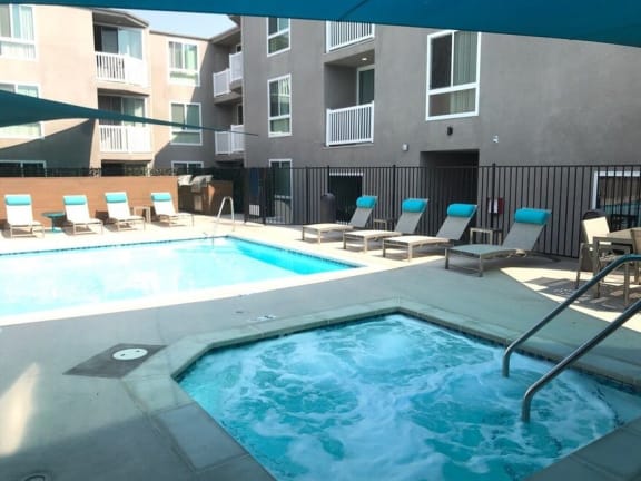 Apartment for rent in Los Angeles with heated pool and spa
