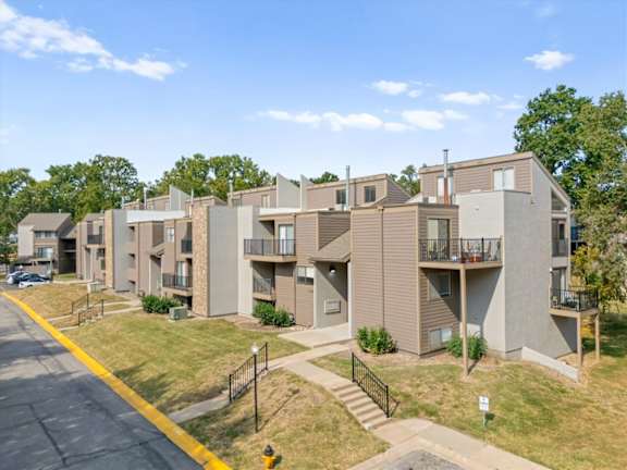 Apartment Exterior at Bremerton Park Apartment Homes , Prairie Village, 66204