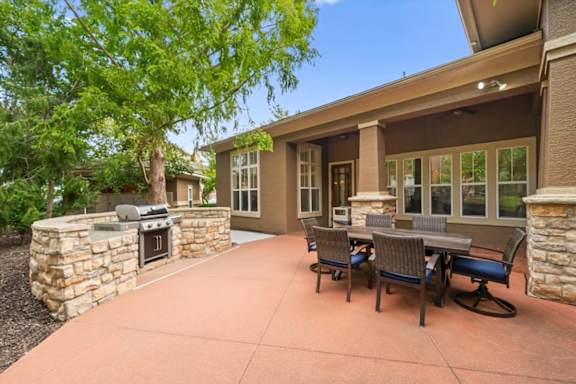 Outdoor Patio And Grill at Stonepost Lakeside Apartment Homes, Kansas, 66062