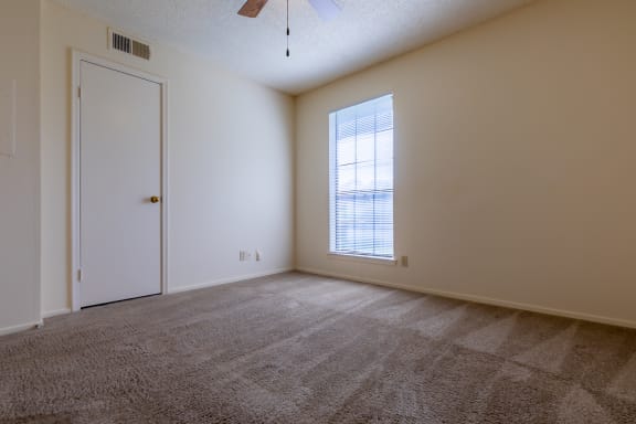 window light at room1 at Coventry Oaks Apartments, Overland Park, KS, 66214
