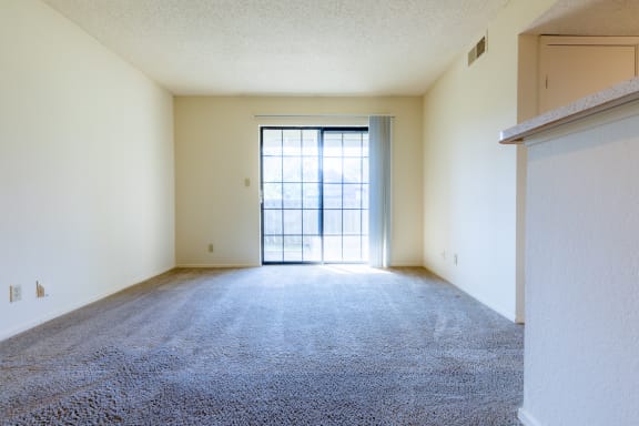 Unfurnished living room 2 at Coventry Oaks Apartments, Overland Park, 66214