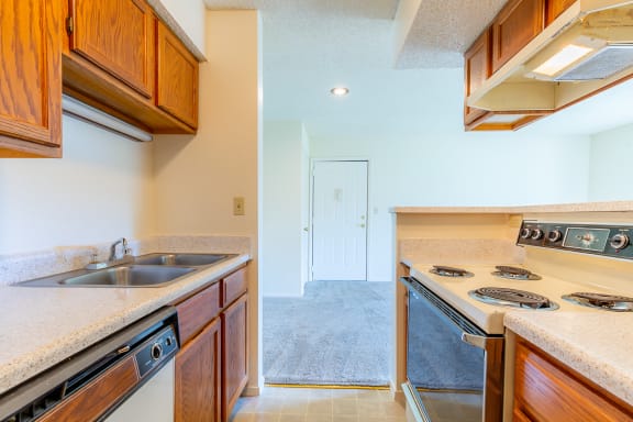 Kitchen gallery1at Coventry Oaks Apartments, Overland Park