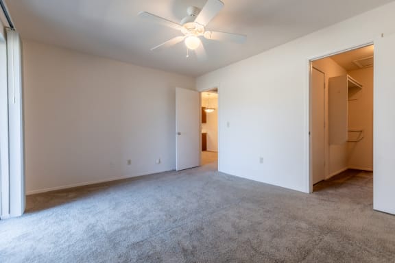 1 & 2-Bd Apartment Homes in Overland Park, KS | Waterford Place