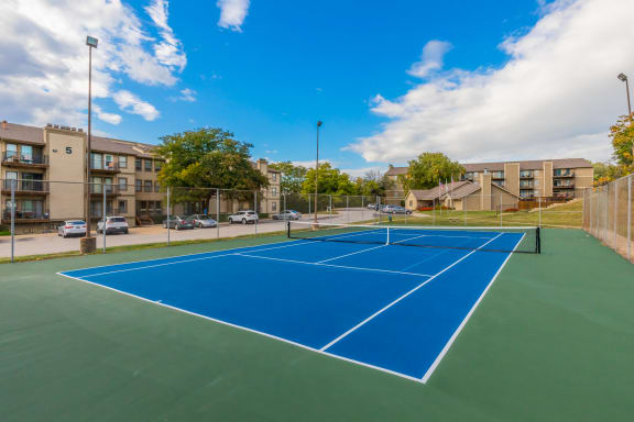Tennis at Cloverset Valley Apartments, Missouri